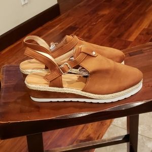 Size 10 Brown suede super cute sandals.